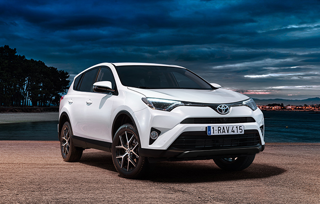 Biała Toyota RAV4 Hybrid