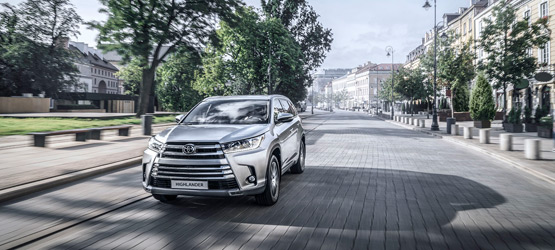 12/01/2017 Новый Toyota Highlander представлен в России