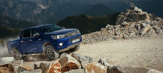27/07/2015 Новое поколение легендарного рамного пикапа Toyota Hilux доступно для заказа в России