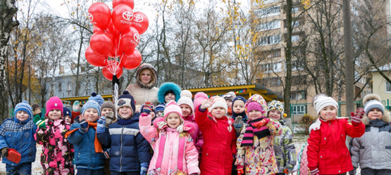 22/10/2014 Компания «Тойота Мотор» подарила детскую площадку жителям города Мытищи