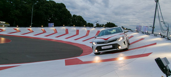 20/07/2015 Лидер сегмента бизнес-седанов Toyota Camry открывает себя с новой стороны новым клиентам бренда